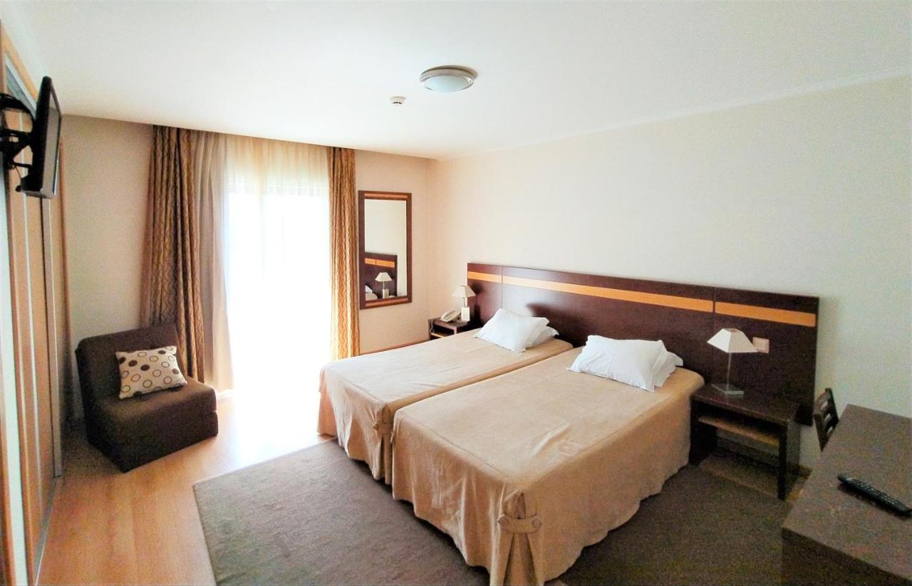 Quarto com 2 Camas de Solteiro e Varanda