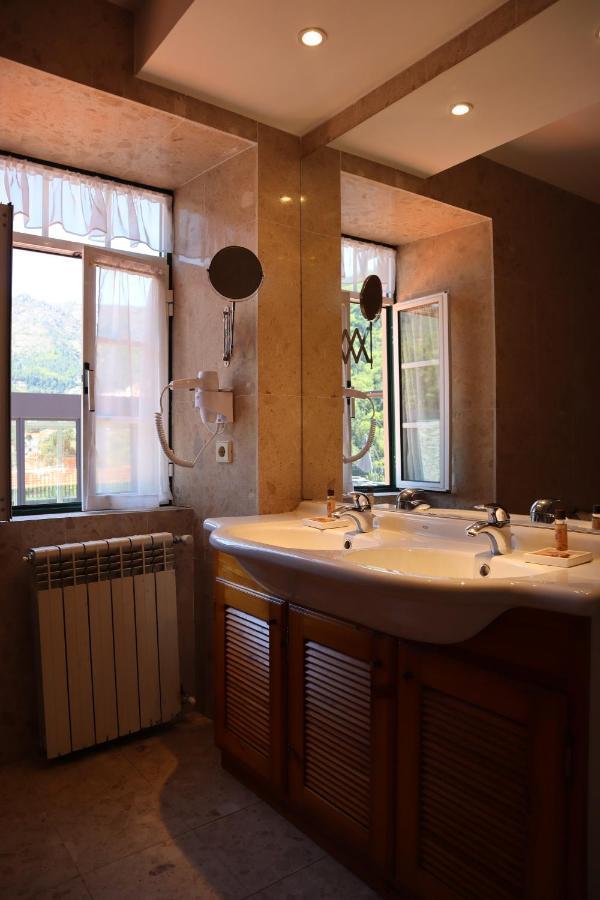 Deluxe Double Room Bath