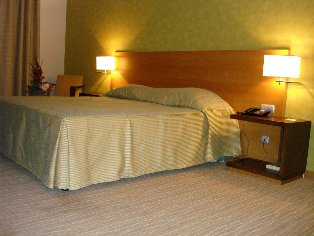 Single Room,18453771:JPEG