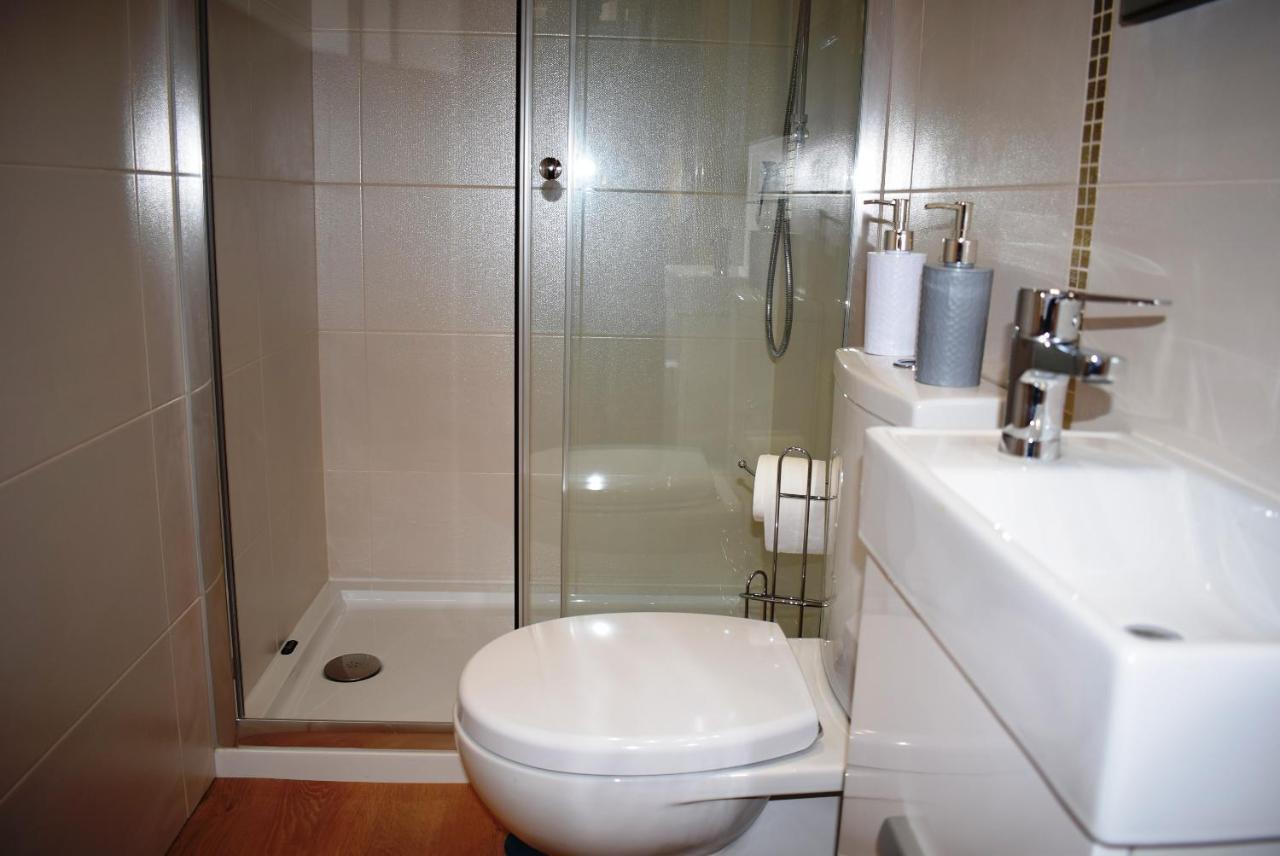 One-Bedroom Apartment,1137684367:JPEG
