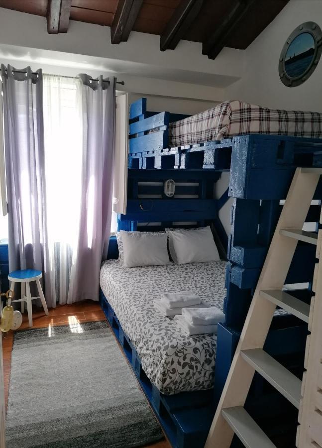 Basic Dreibettzimmer mit Gemeinschaftsbad