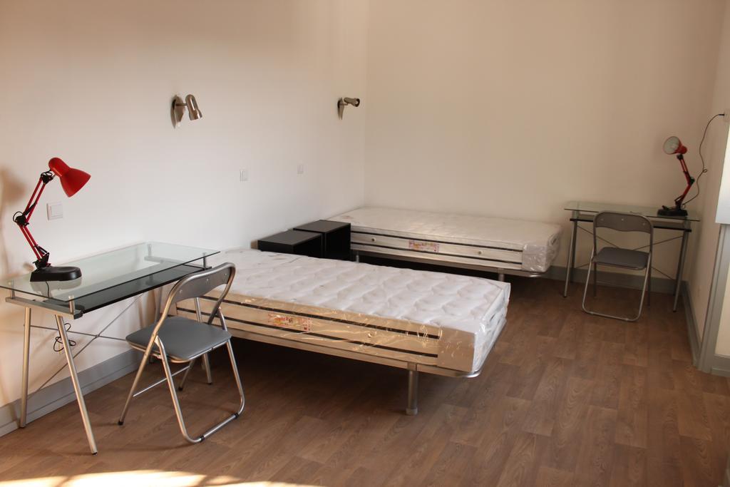 Eenpersoonsbed in Mannenslaapzaal met Gedeelde Badkamer