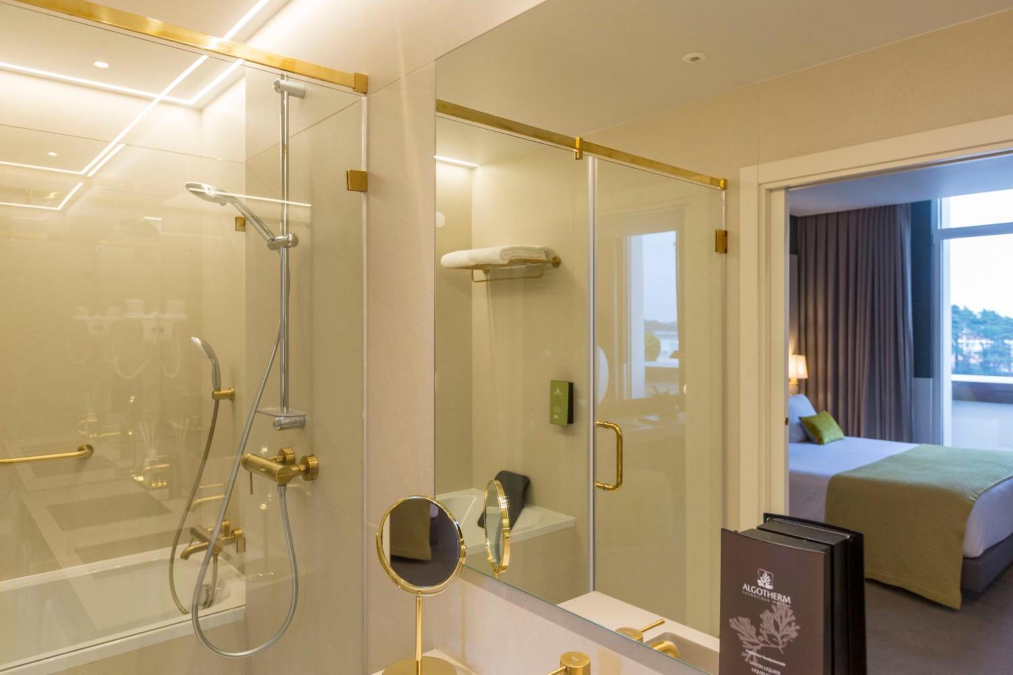 Junior Suite with Sanctuary view