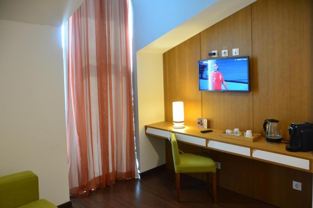 Standard Suite,1357707455:JPEG