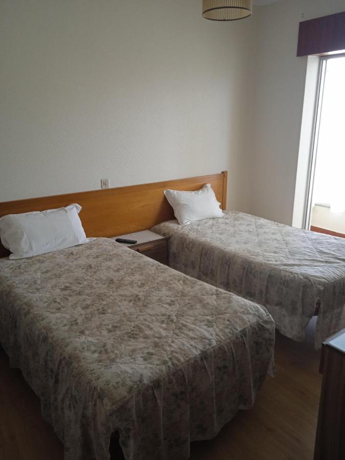 Quarto com 2 Camas de Solteiro