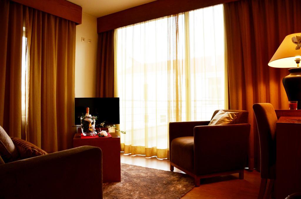 Suite,170115528:JPEG