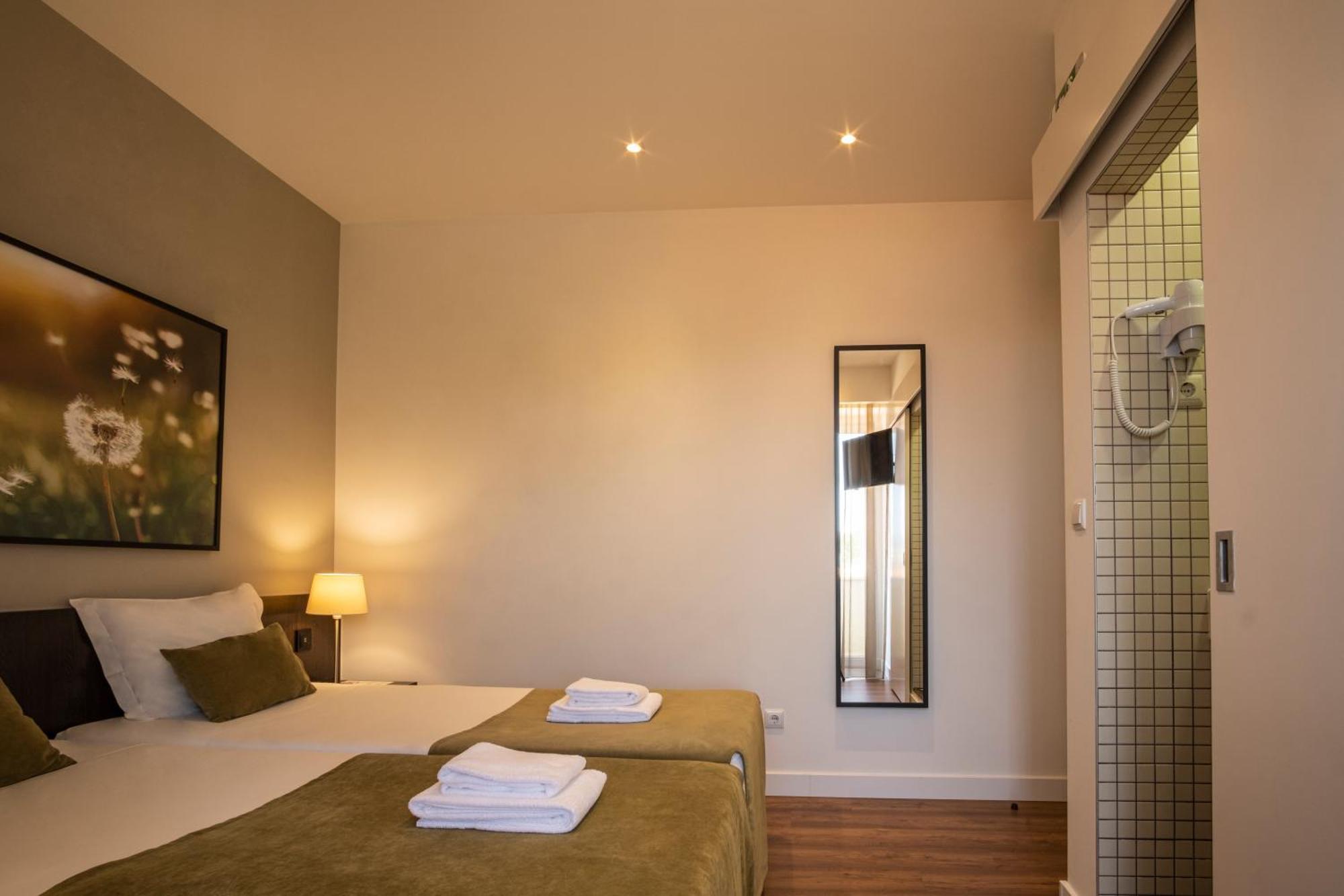 Twin Basic Room