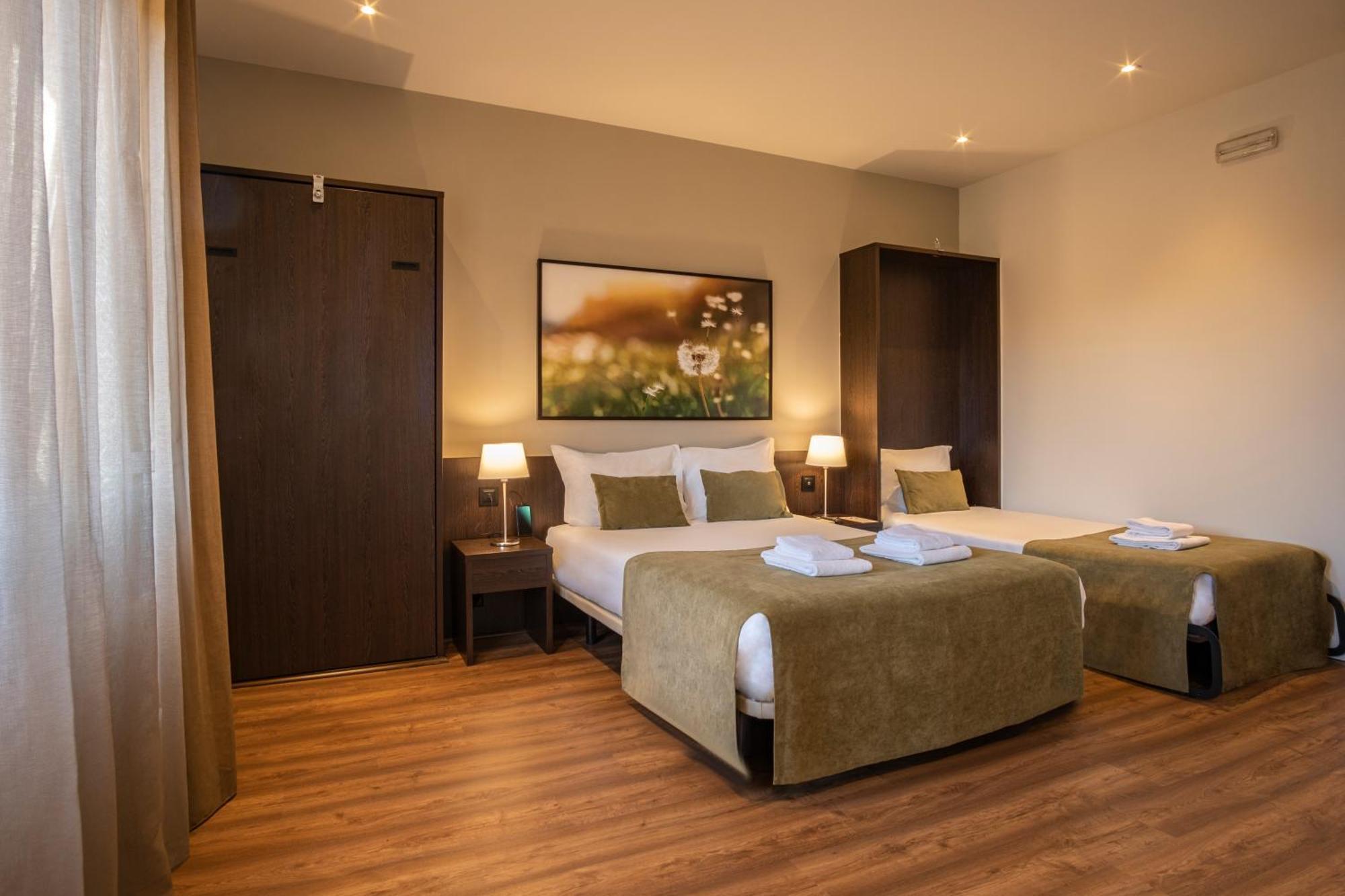 Triple Room,1446219010:JPEG