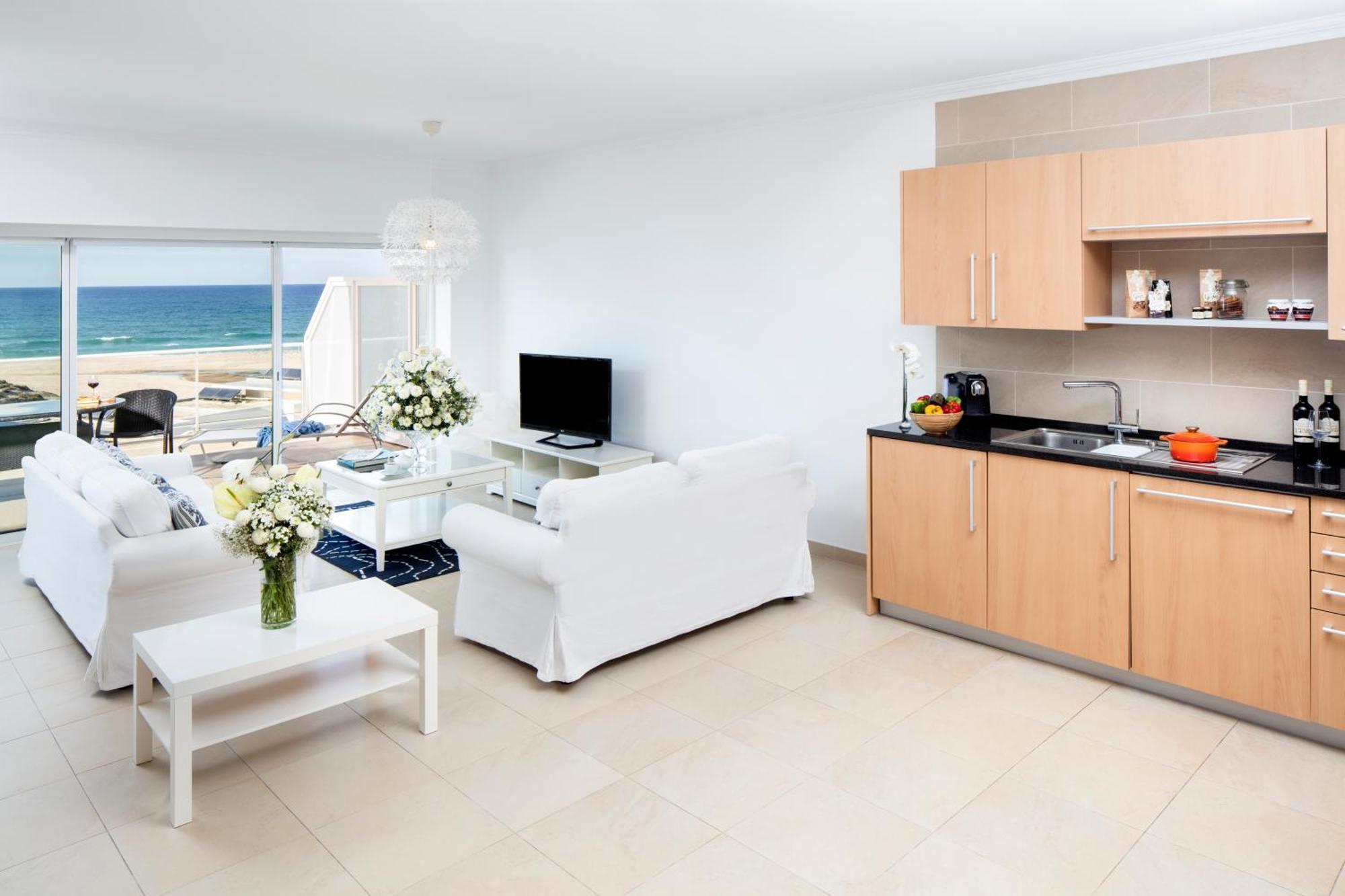 Two-Bedroom Apartment Sea View