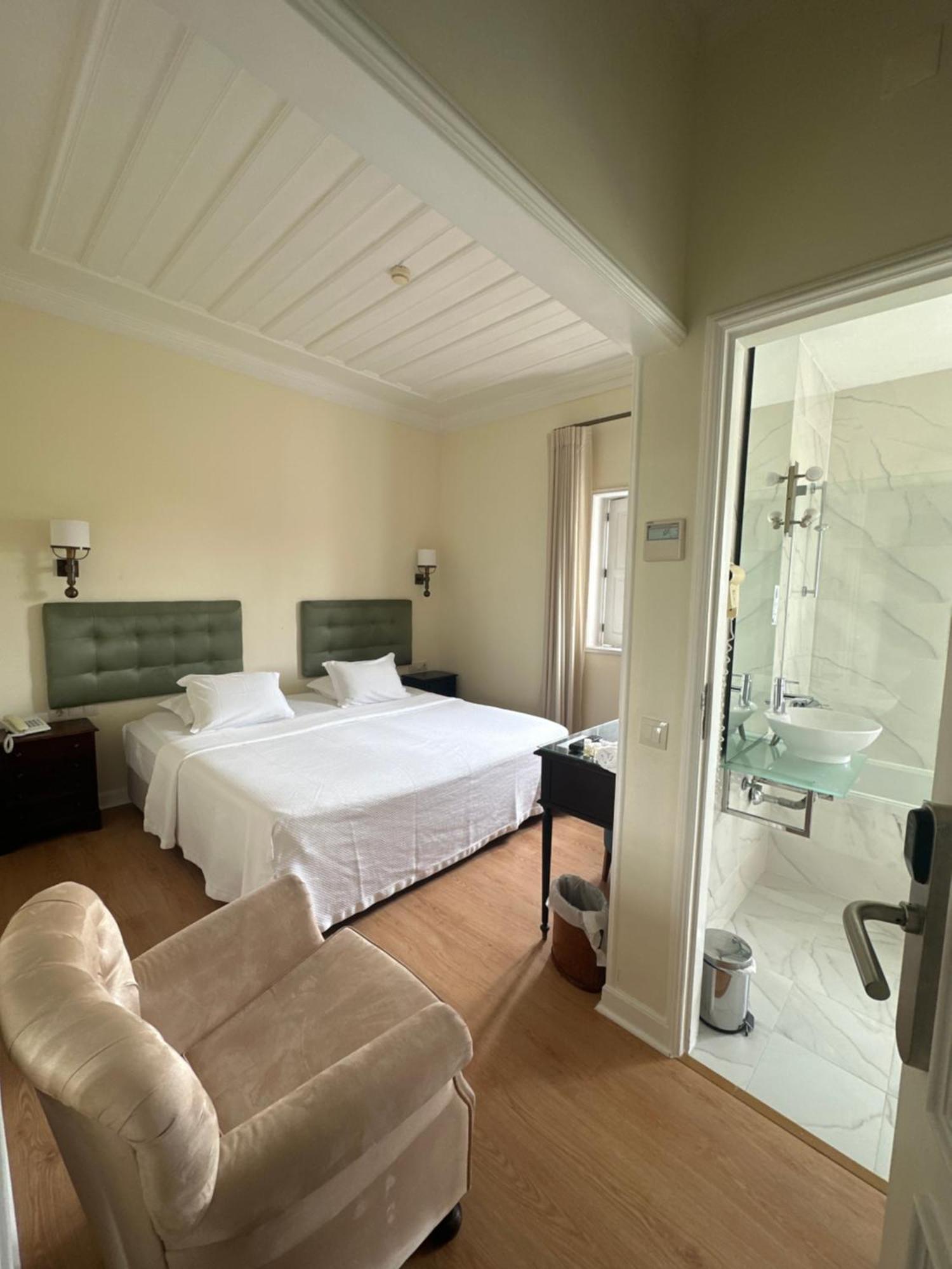 Twin Room,1428410152:JPEG