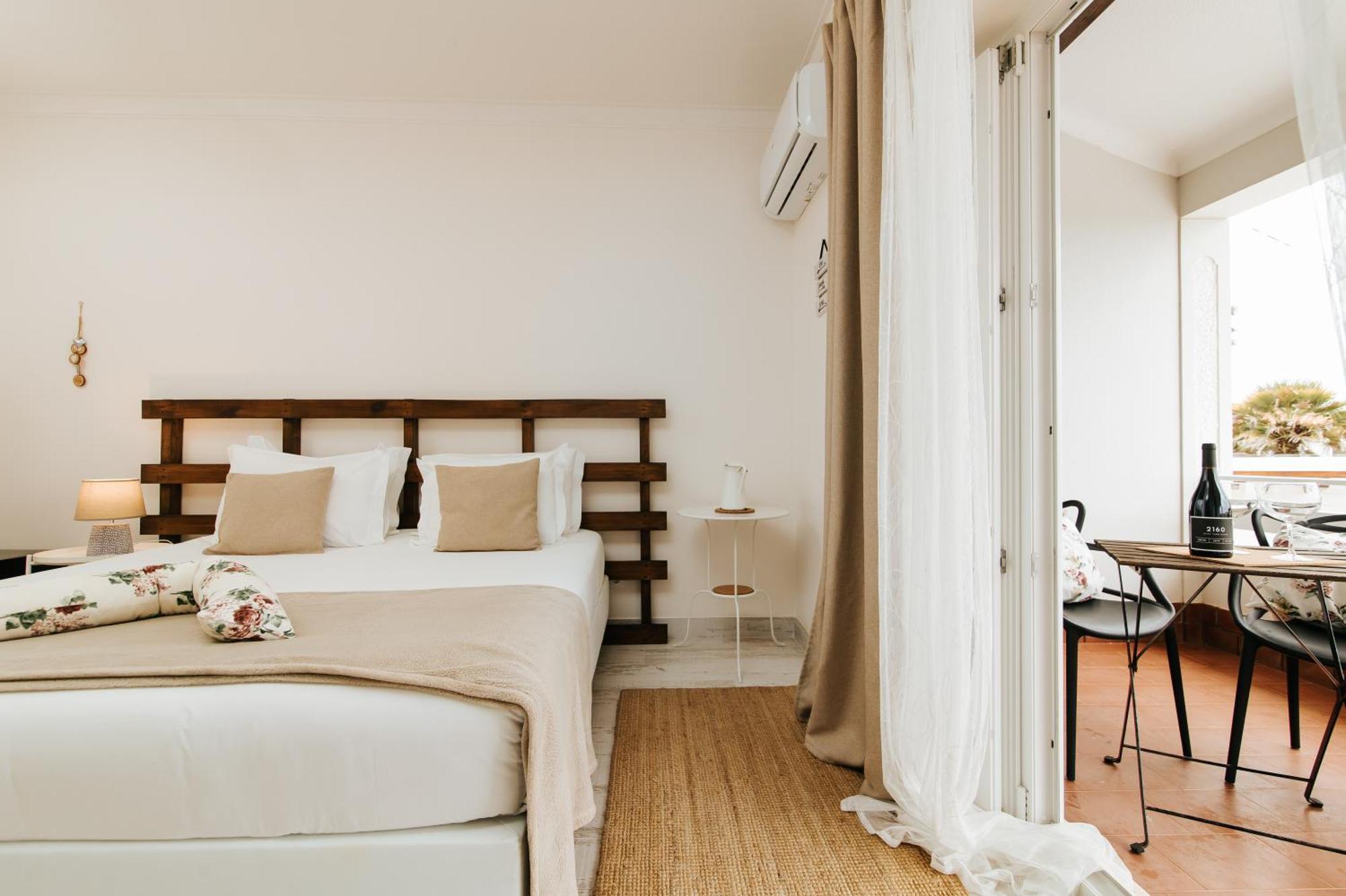 Superior King Suite Partial Sea View