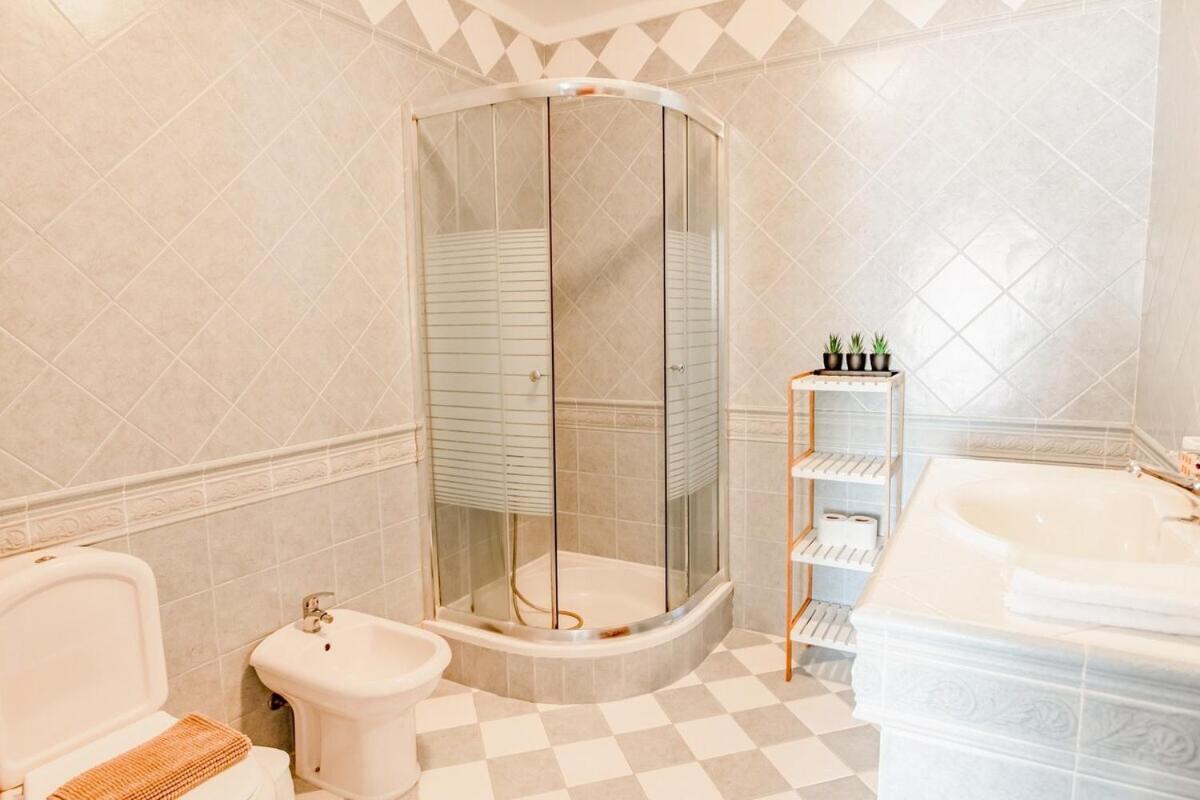Triple Room Shower,1624325738:JPEG