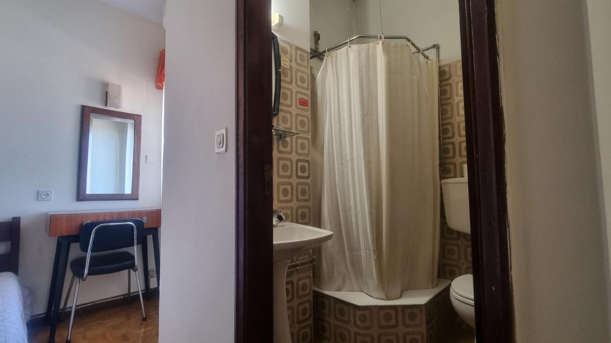 Twin Room,1639577219:JPEG