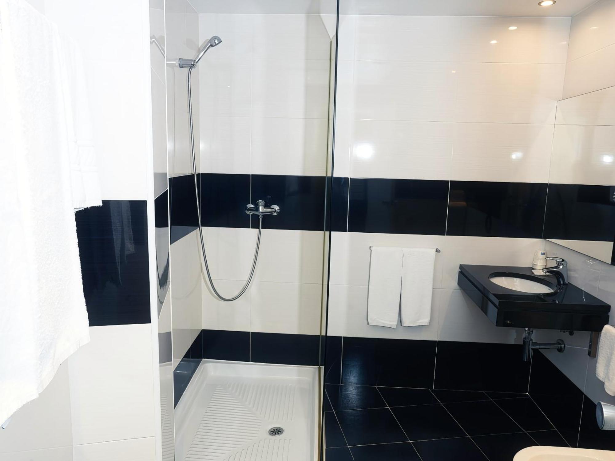 Triple Room,1668078321:JPEG
