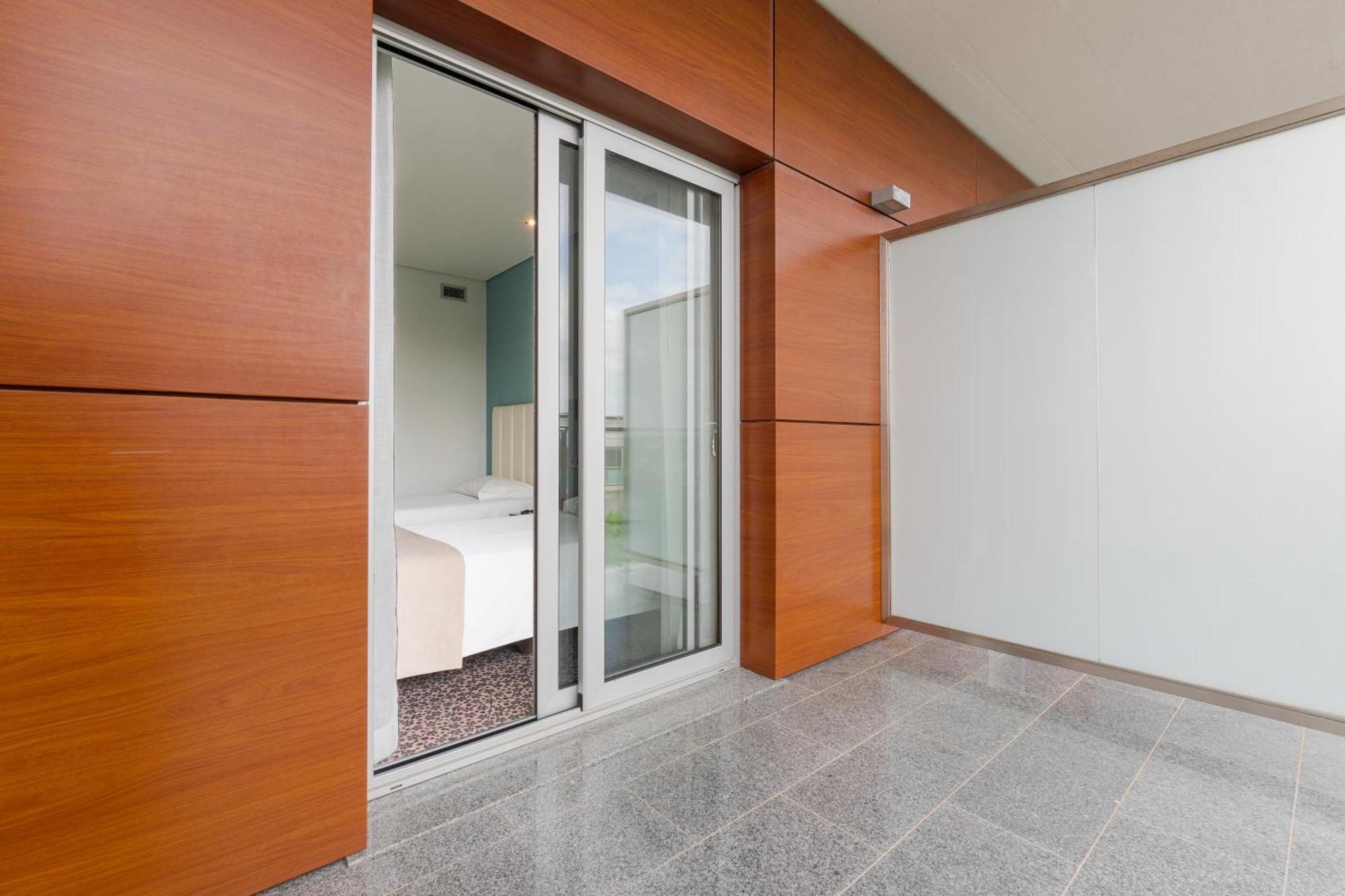 Quarto com 2 Camas de Solteiro e Varanda