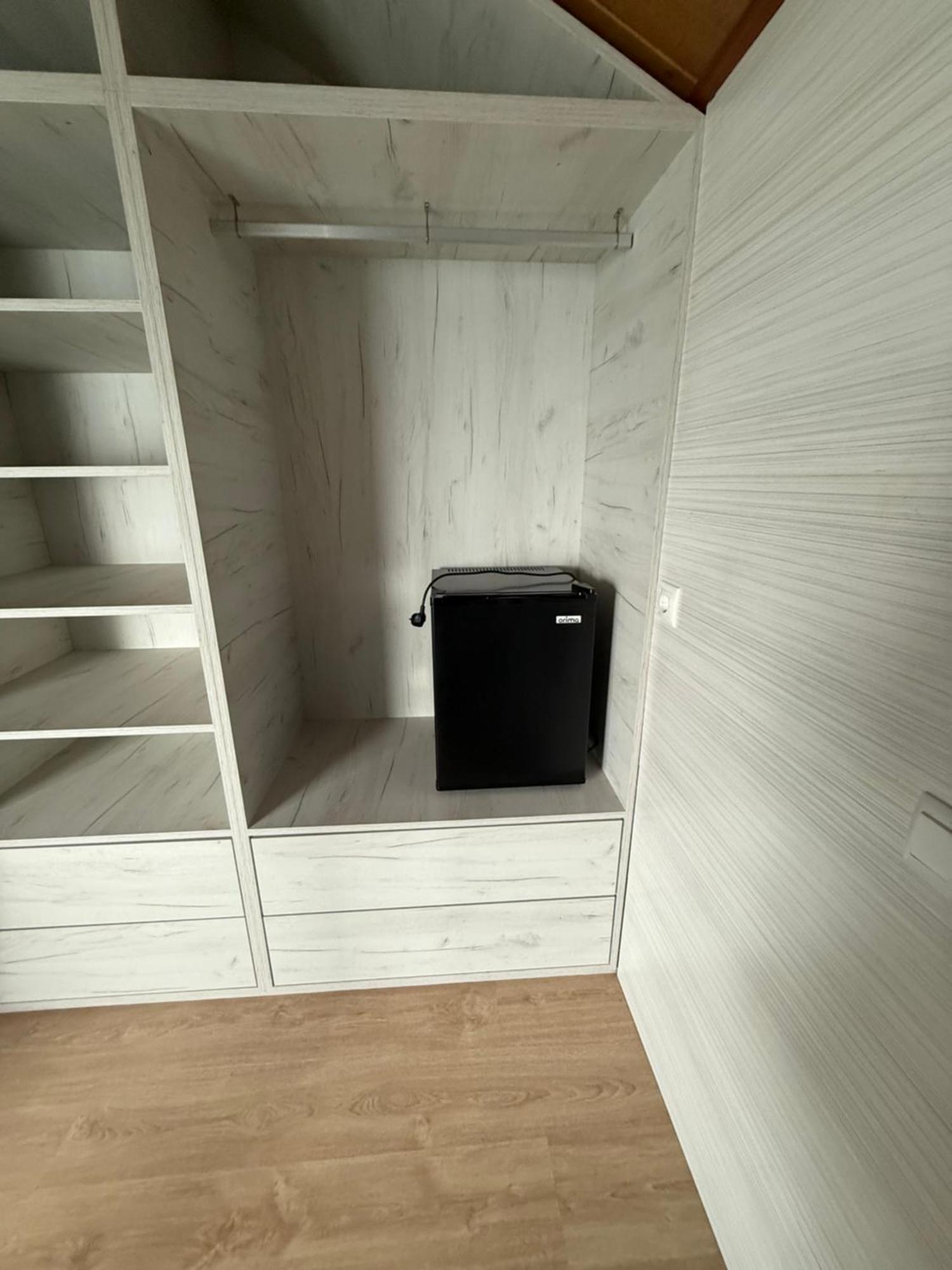 Deluxe Double Room Shower