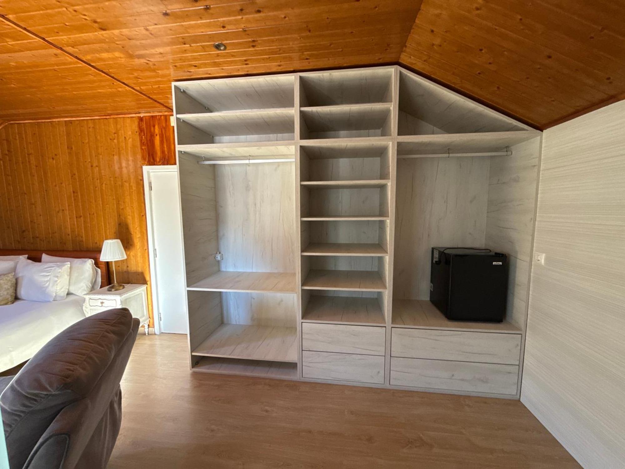 Deluxe Double Room Shower