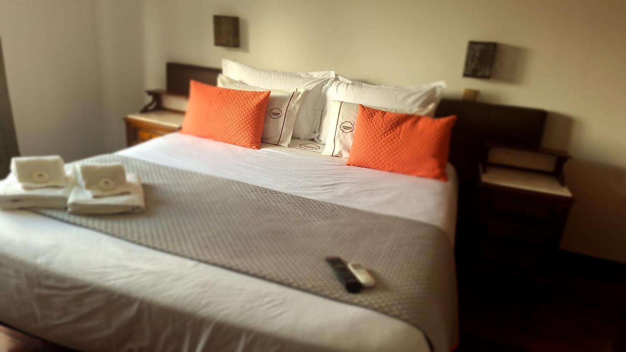 Deluxe Room,1742840467:JPEG