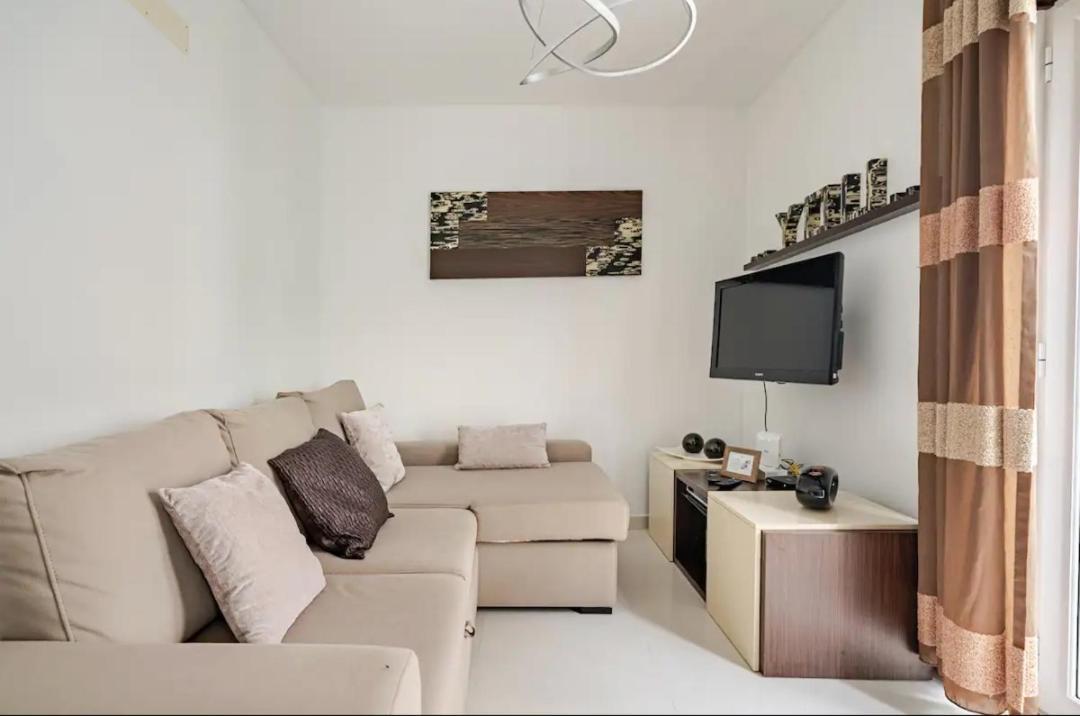 One-Bedroom Apartment,1766445789:JPEG