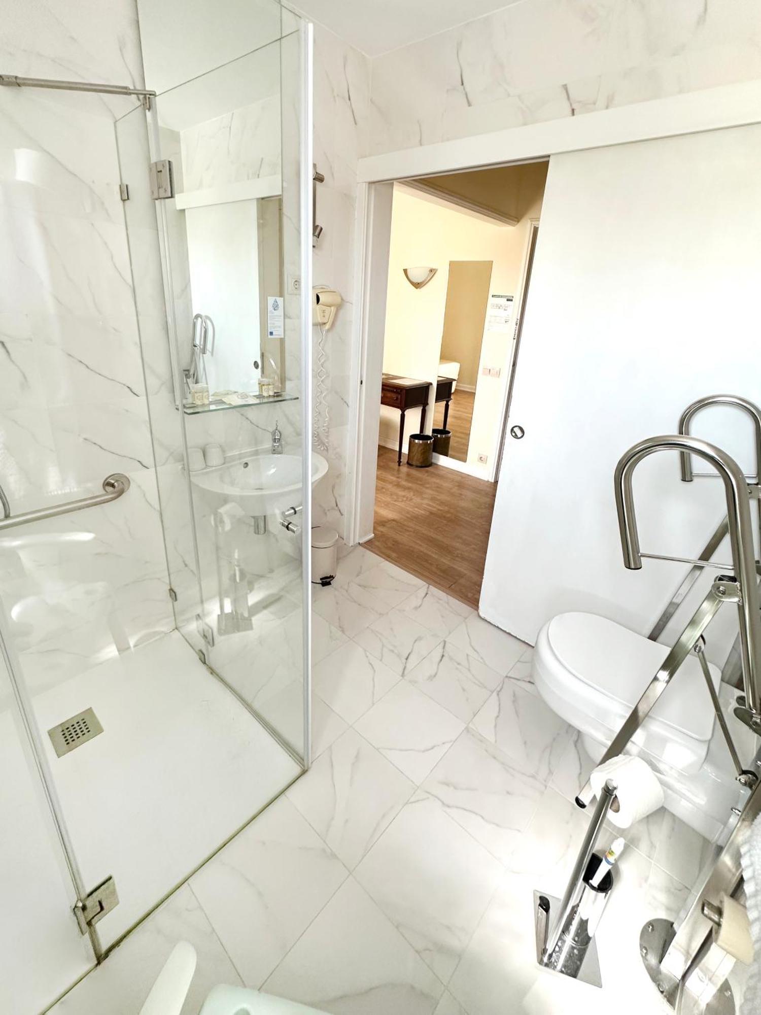 Double or Twin Room Disability Access