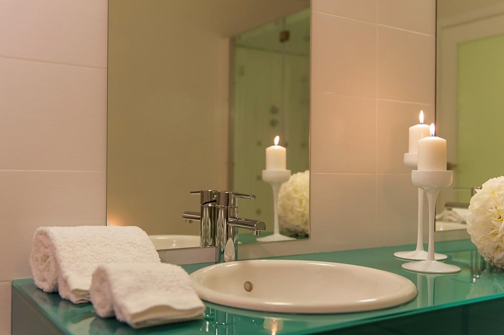 Double Room Shower,222425639:JPEG