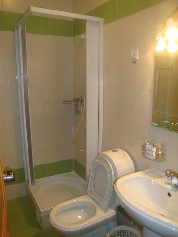 Single Room,236460261:JPEG