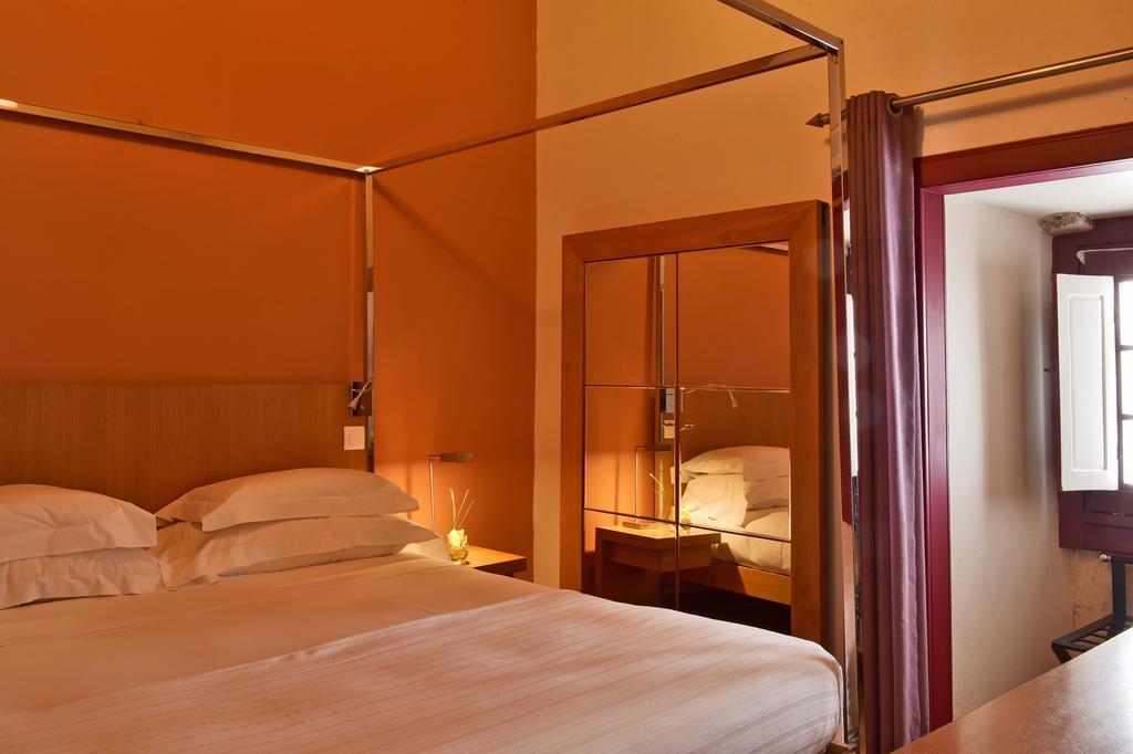 Classic Double or Twin Room Castle,264565109:JPEG