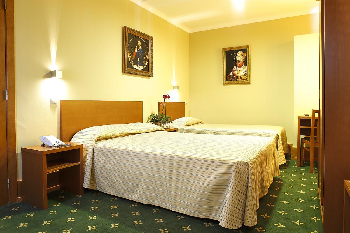 Chambre Double ou Lits Jumeaux avec Lit d'Appoint