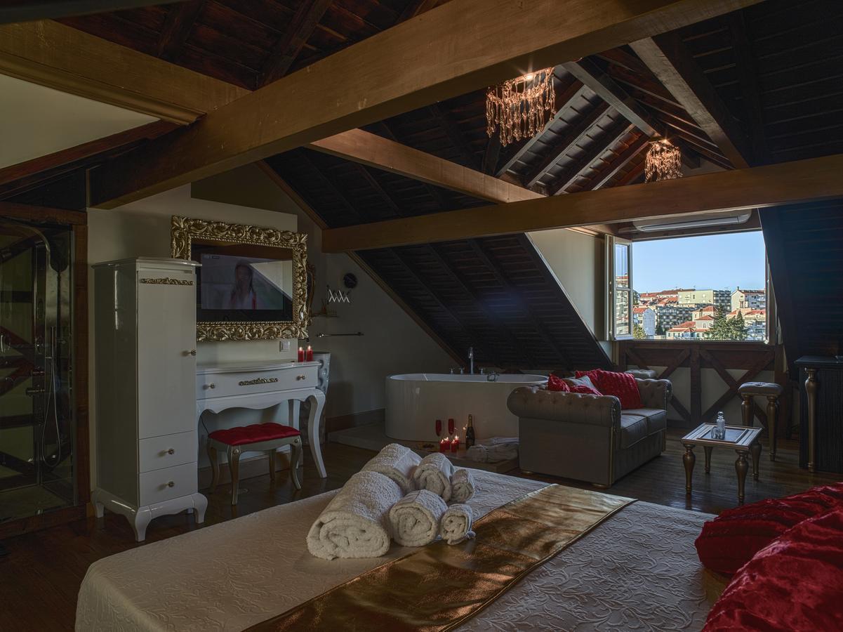 Deluxe King Suite,532661820:JPEG