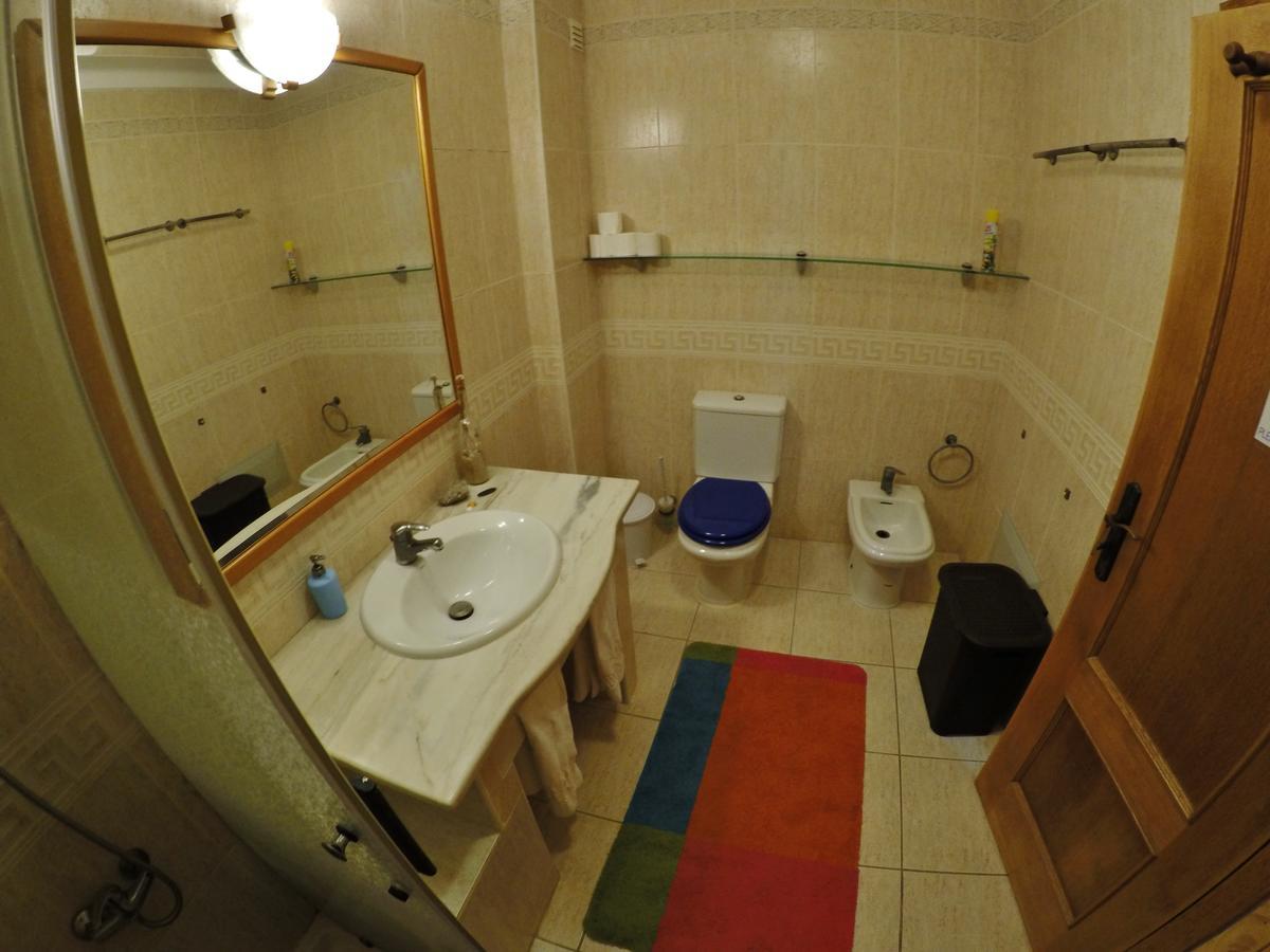 Triple Room Shared Toilet,663467016:JPEG