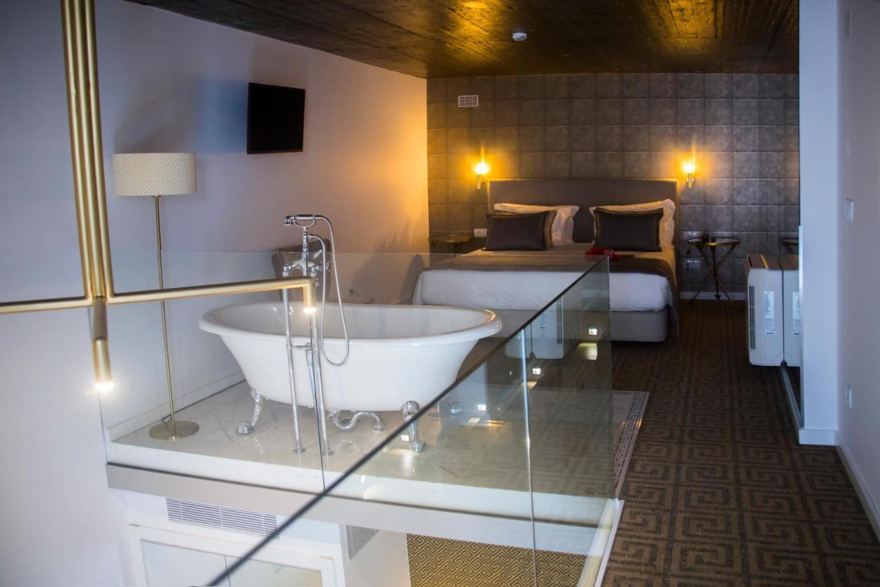 Suite Duplex Bath,695209749:JPEG
