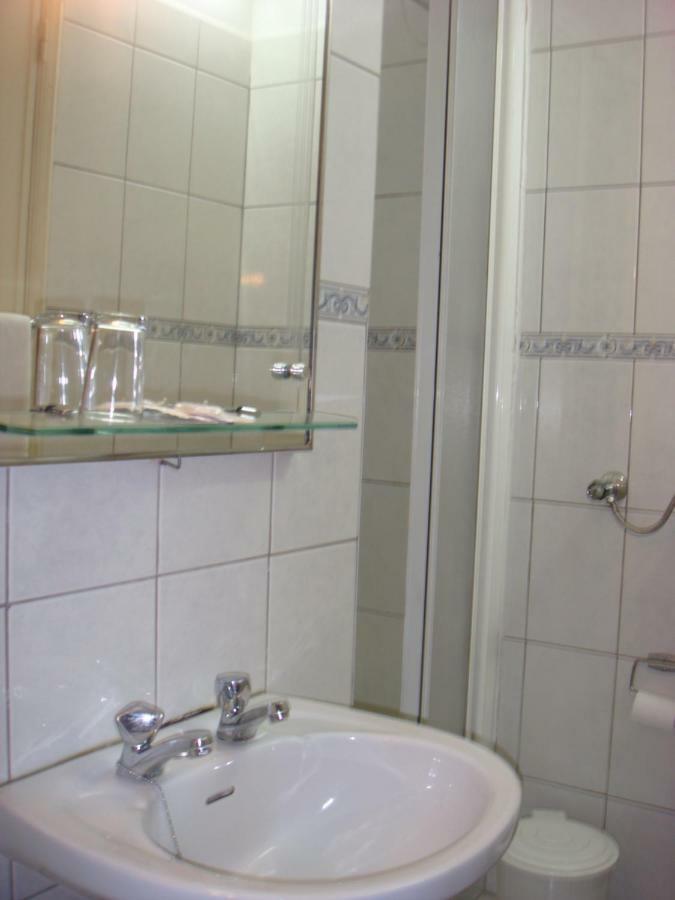 Single Room,786315756:JPEG