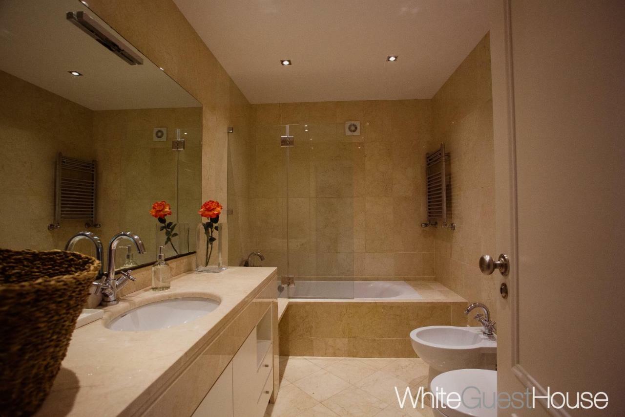 Family Room Private Bathroom,851715863:JPEG