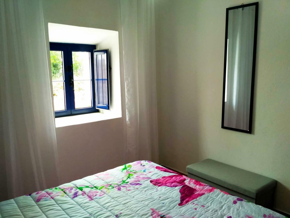 Two-Bedroom House,863294588:JPEG