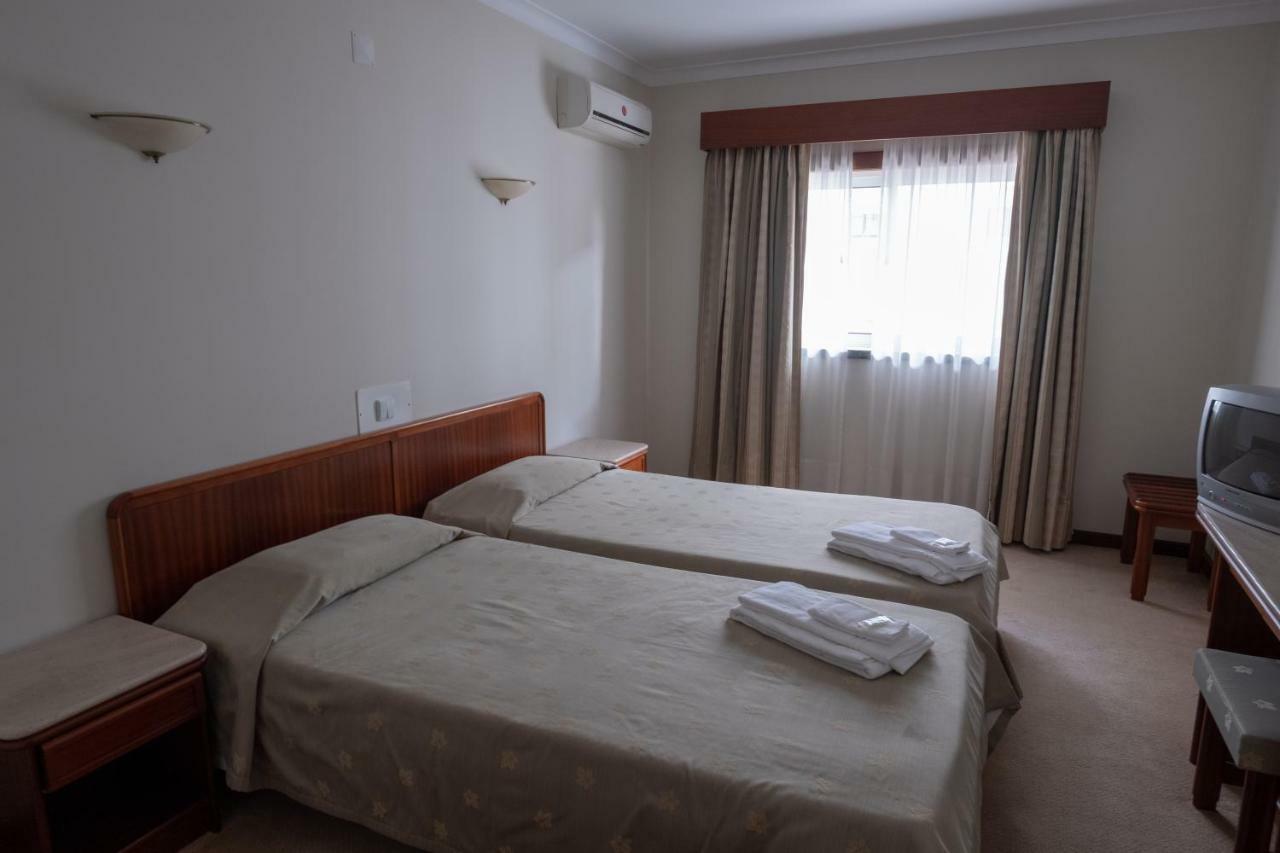 Twin Room,865151048:JPEG