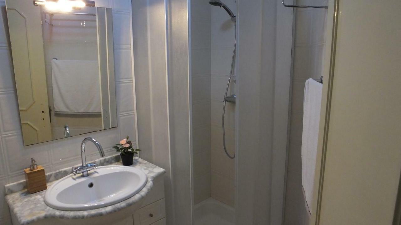 Family Room Private Bathroom