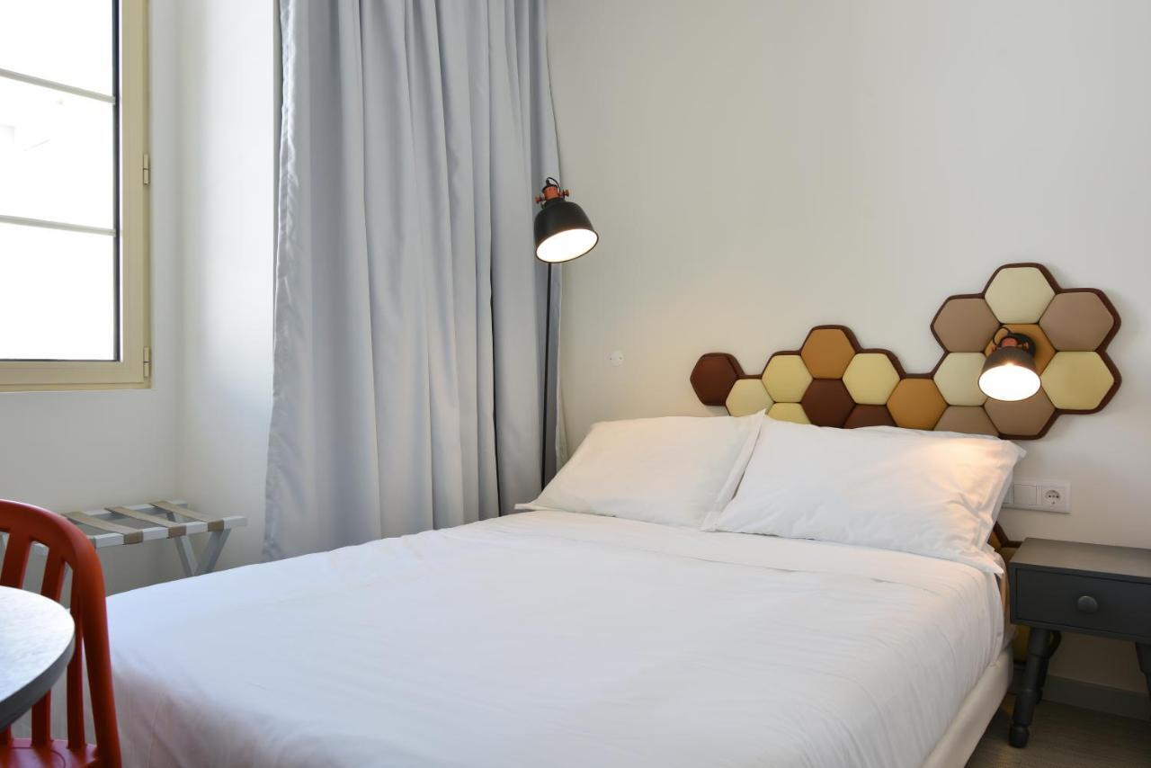 Single Room,945727630:JPEG