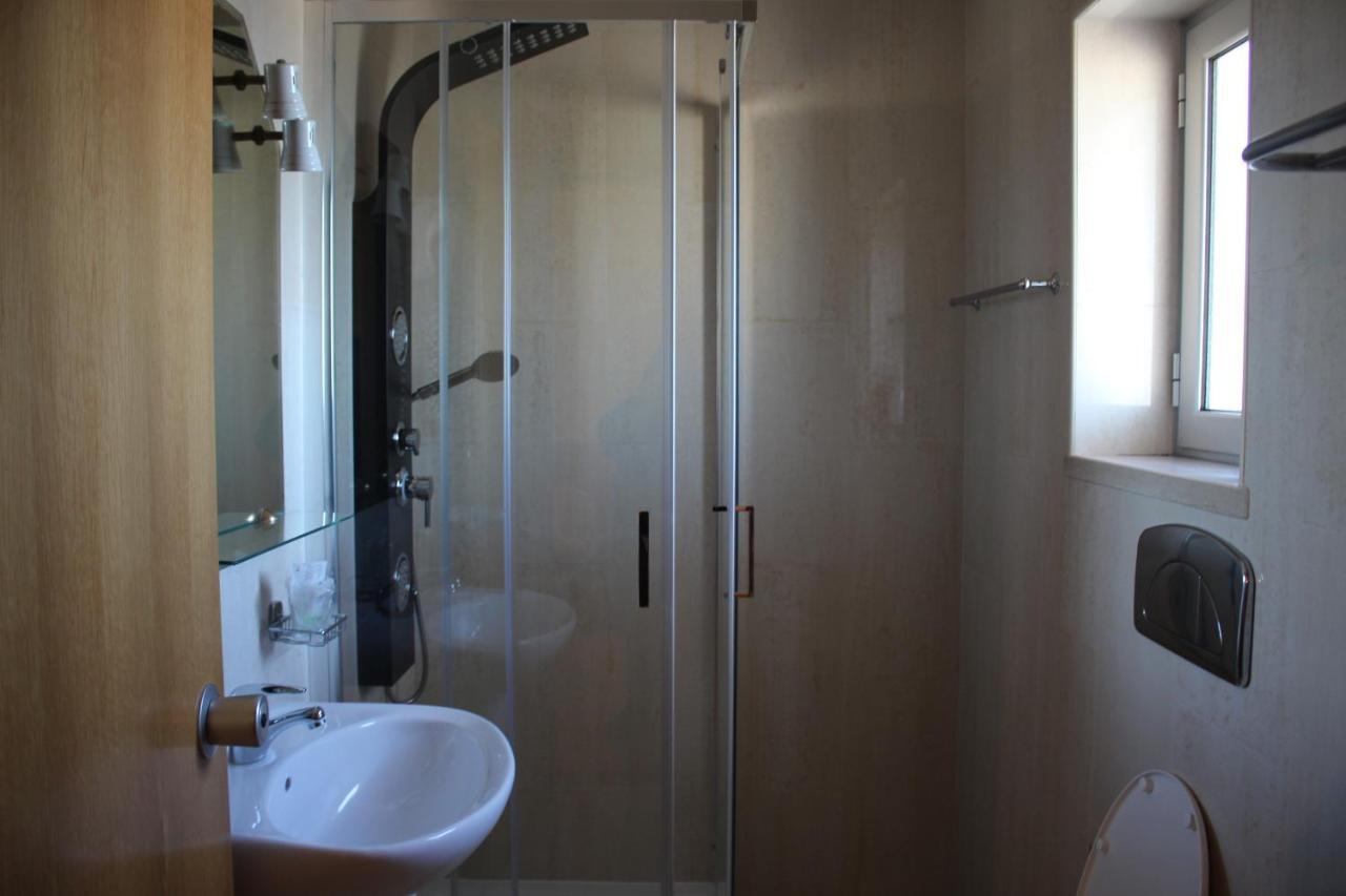 Standard Double or Twin Room,965218063:JPEG