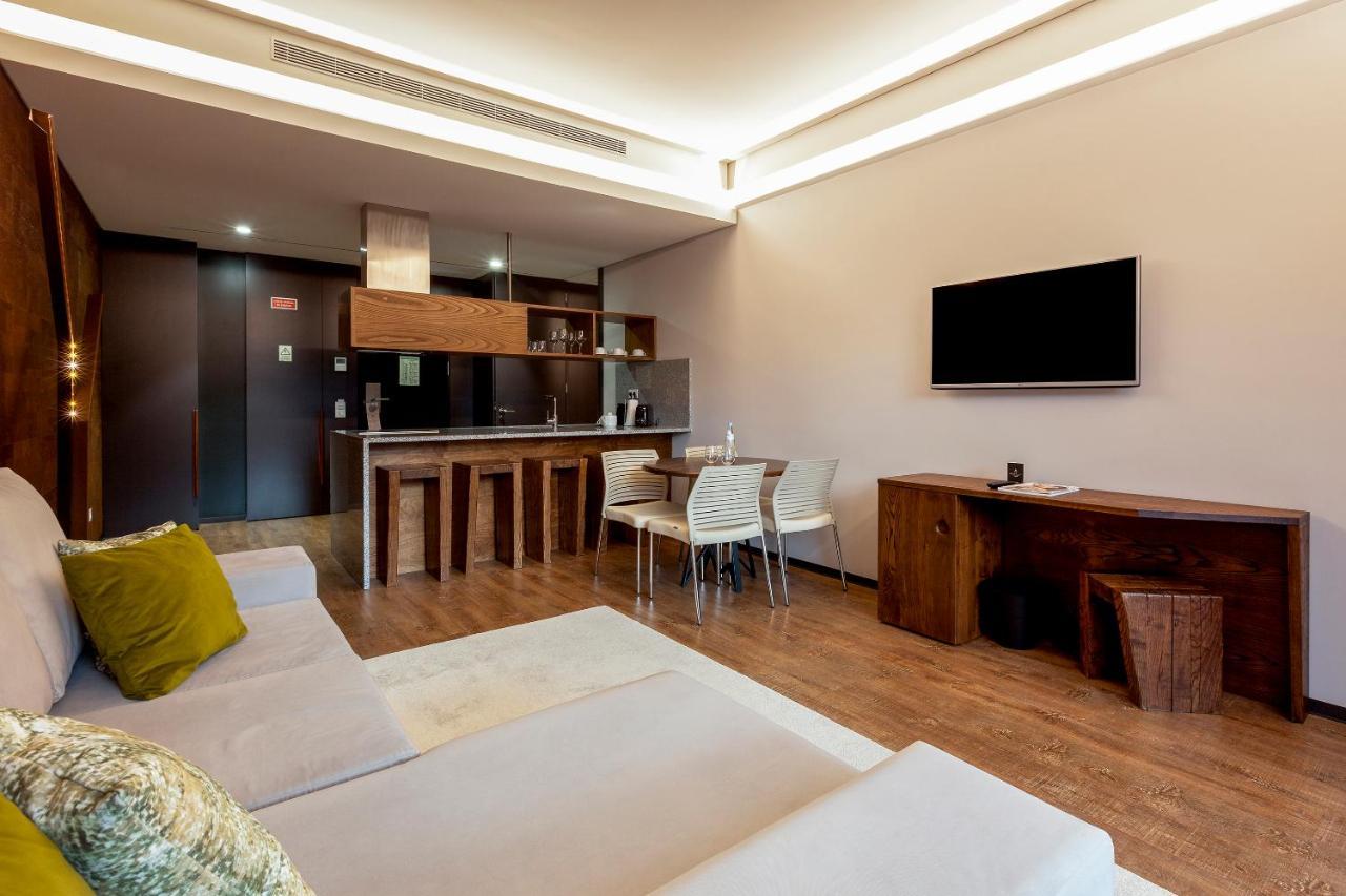 Suite King com 2 Quartos e Banheira de Hidromassagem