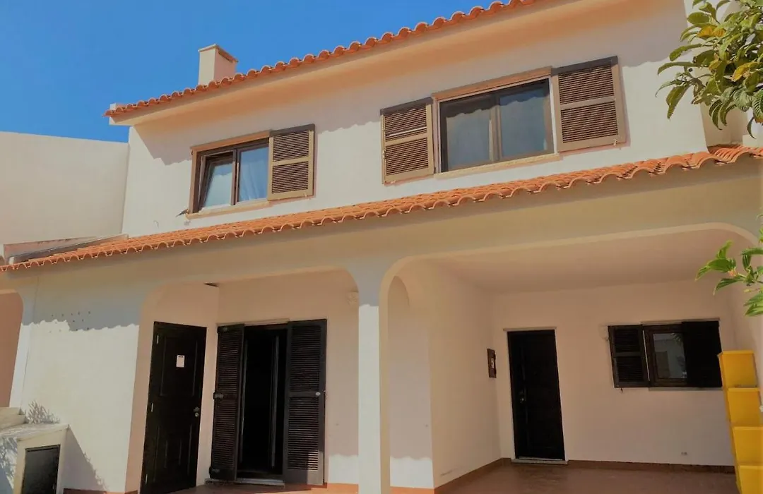Superb Villa In Baleal W/ Patio, Parking & 5 Brs-1