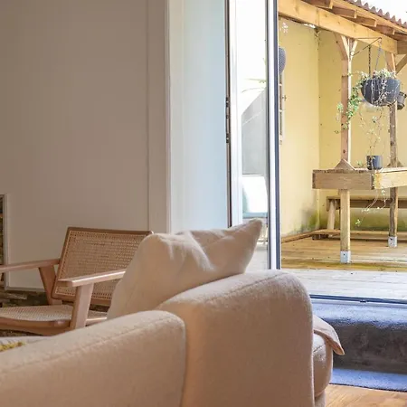 Charming Apt In Historic House-2