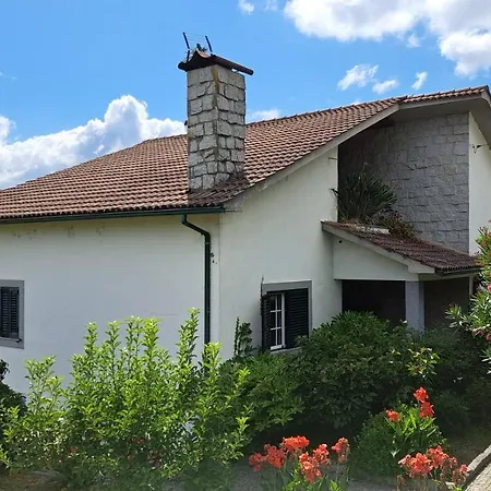 Casa "Pinho" Com Jacuzi!-3