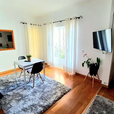 Comfortable And Quiet Apartment-3