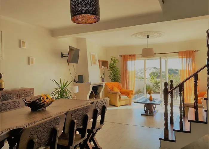 Superb Villa In Baleal W/ Patio, Parking & 5 Brs Peniche