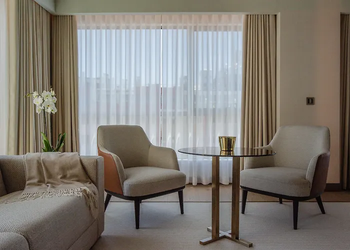 Nazare Hotels near Humberto Delgado Airport (LIS)