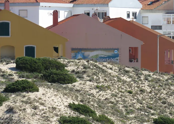Supertubos Beach Hostel Atouguia Da Baleia