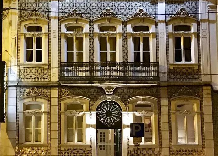 Coimbra hotels near Biblioteca Joanina